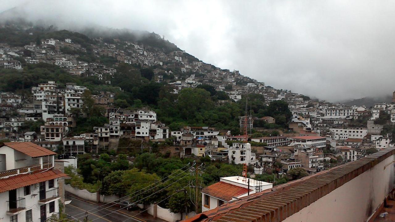 Hotel El Angel Taxco エクステリア 写真